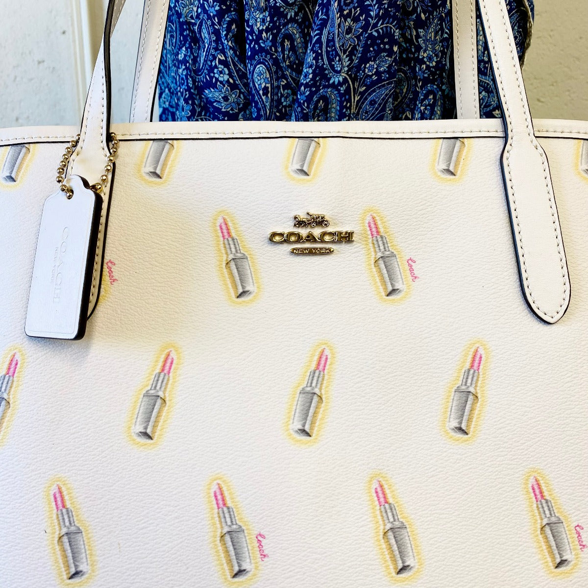 Coach C3246 City Tote With Lipstick Print Chalk Multi/Light Saddle Coach C3246 City Tote With Lipstick Print Chalk Multi/Light Saddle